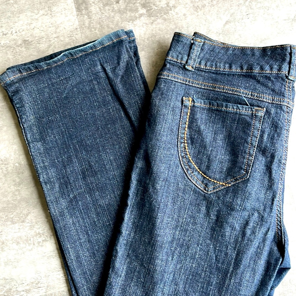 Nine West Women’s Jeans. Size 14. Stretchy waist.